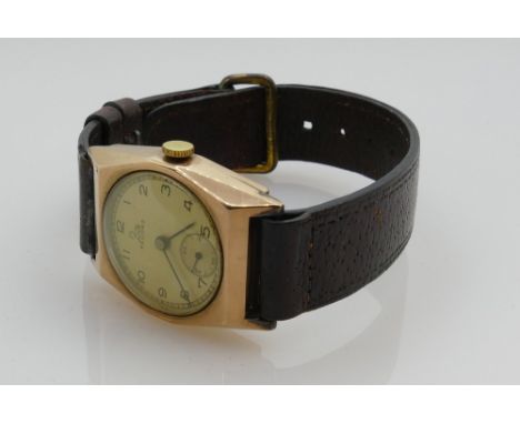 9ct mens Record manual wristwatch: Leather strap. 