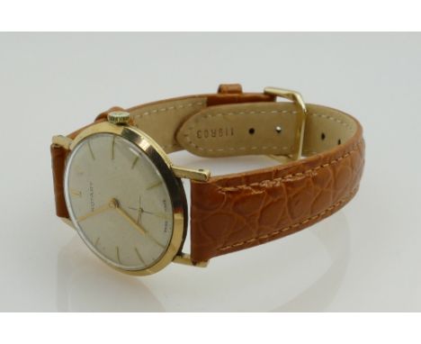 9ct mens Rotary manual wristwatch: Leather strap. 