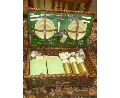 Sirram wicker picnic hamper