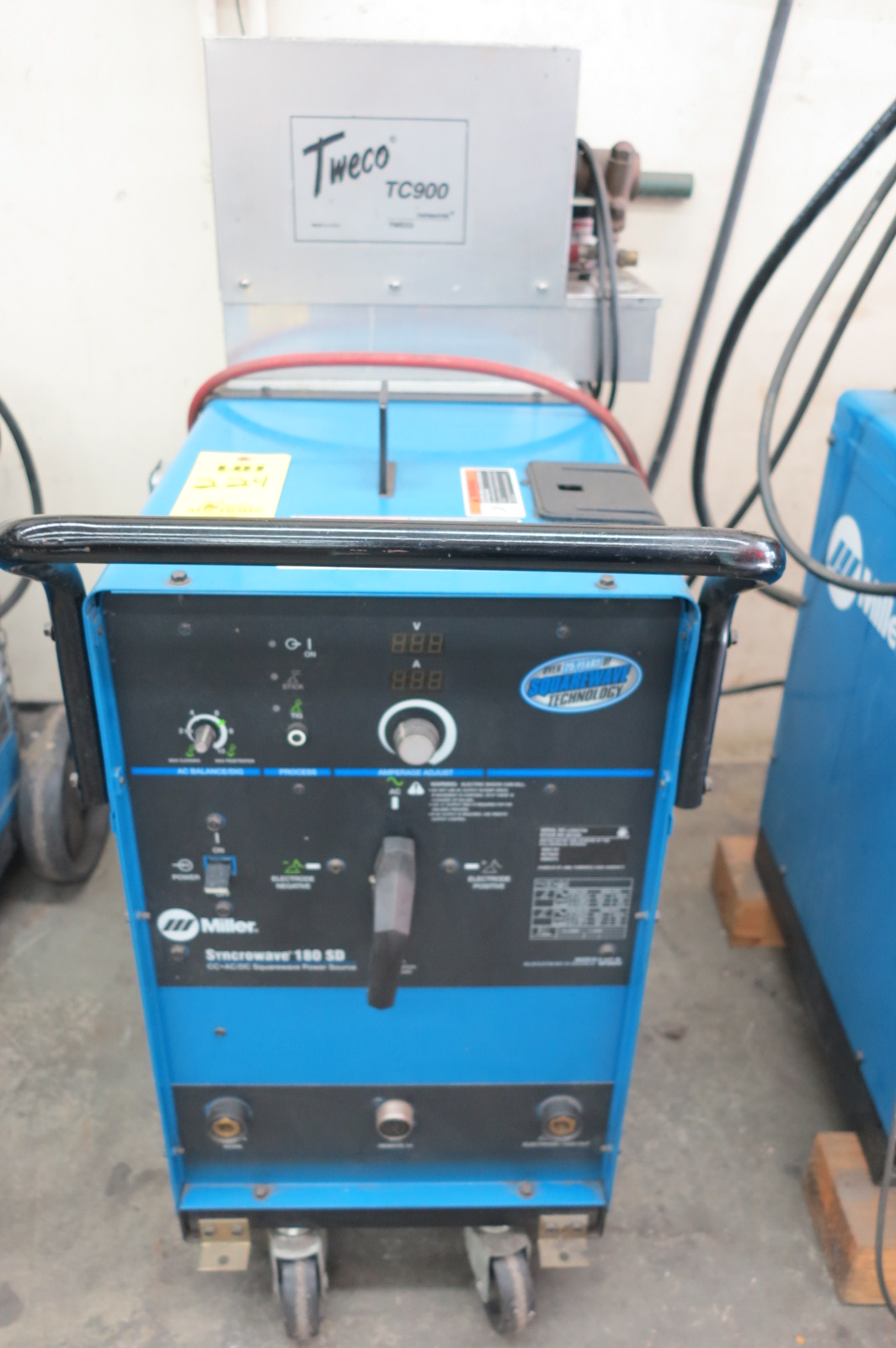 MILLER SYNCROWAVE 180 SD TIG WELDER W/TWECO TC900 WATER COOLER