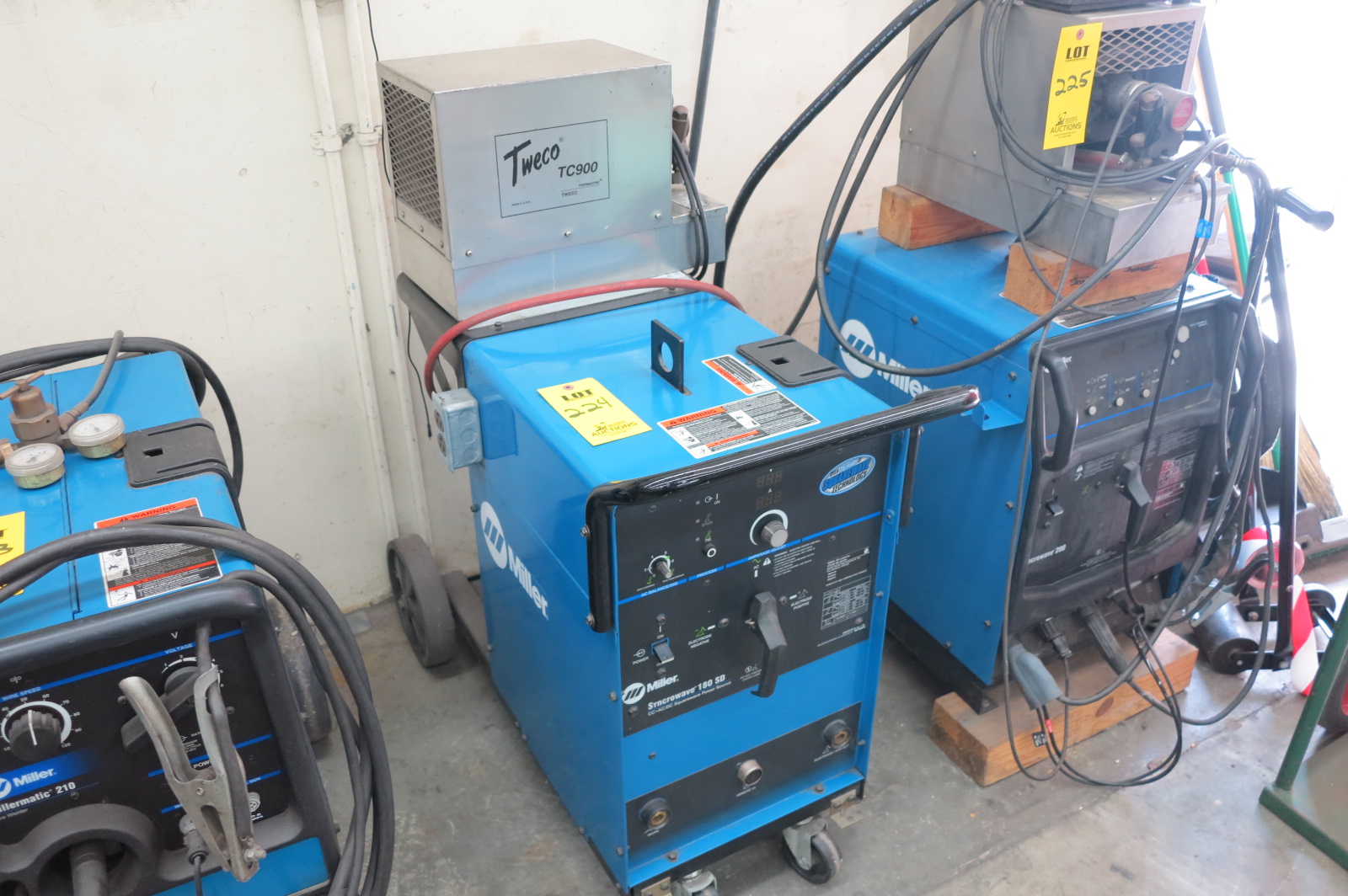 MILLER SYNCROWAVE 180 SD TIG WELDER W/TWECO TC900 WATER COOLER