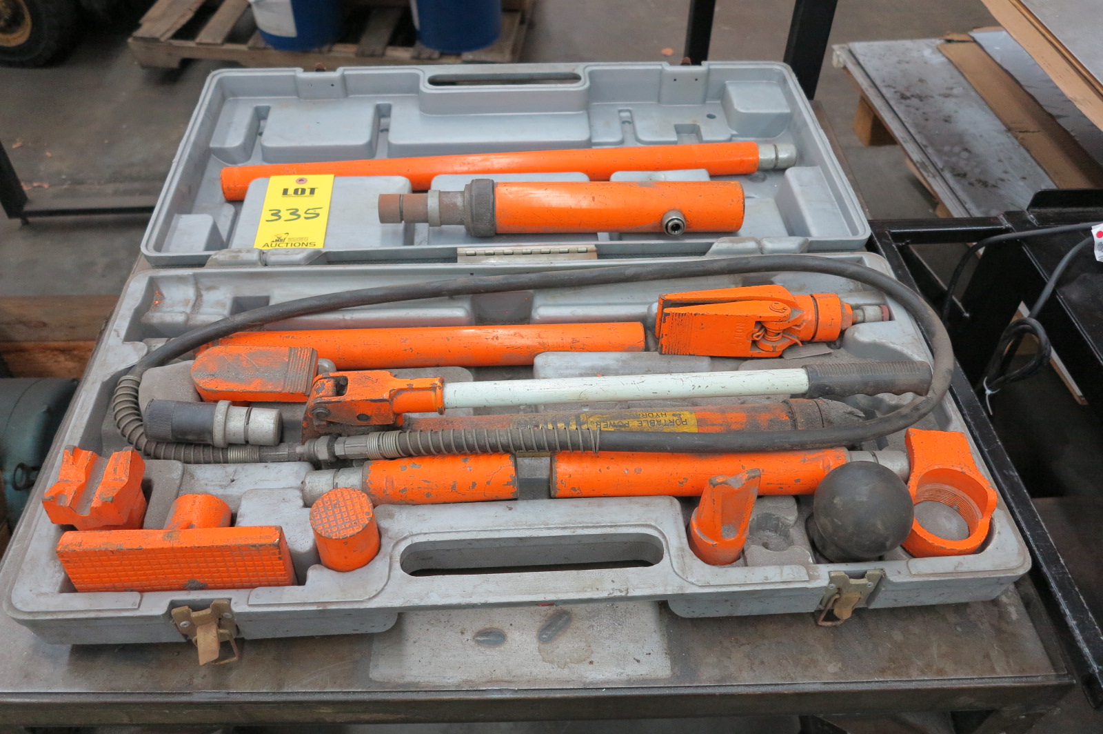 CENTRAL HYDRAULICS, 10 TON HYDRAULIC HAND PUMP KIT WITH CASE