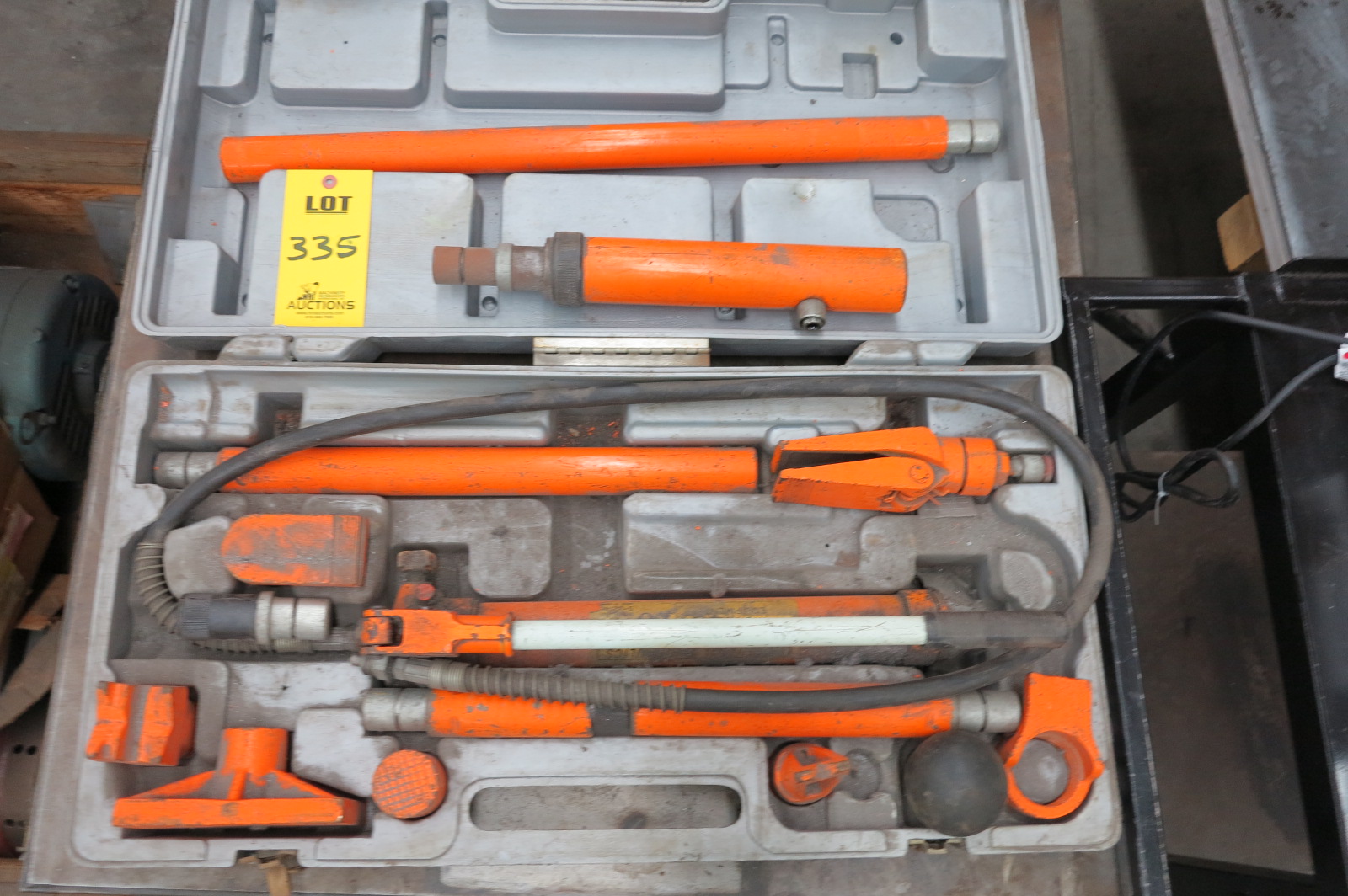 CENTRAL HYDRAULICS, 10 TON HYDRAULIC HAND PUMP KIT WITH CASE