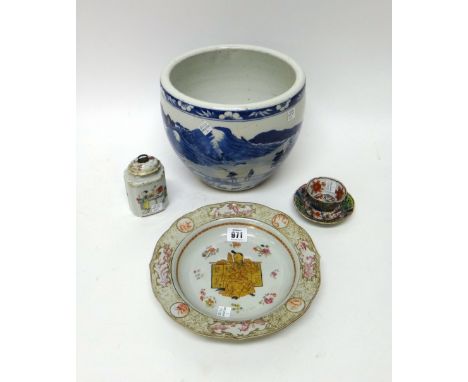 An unusual Chinese export soup plate, Qianlong, painted in the centre in gilt with a crouching figure carrying a banner, the 