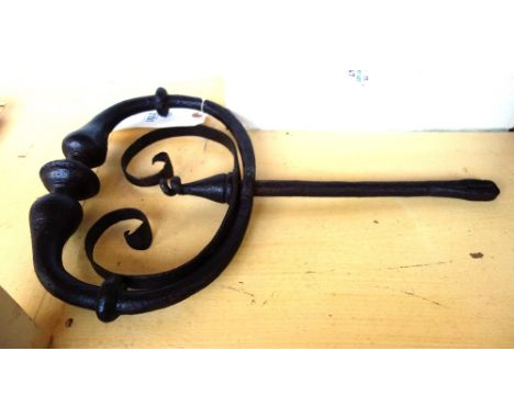 A large cast iron door handle/knocker in the Medieval style, the oval handle with knopped decoration, 28cm wide.