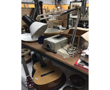 A PRINZ LOWLINE 300 35MM COLOUR SLIDE PROJECTOR PLUS A VINTAGE ADJUSTABLE ANGLE POISE LAMP IN CREAM 