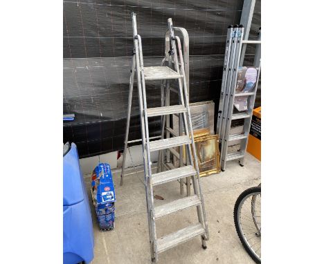 A FIVE RUNG ALUMINIUM STEP LADDER AND A FURTHER FOUR RUNG ALUMINIUM STEP LADDER 
