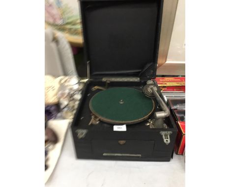 A VINTAGE CLIFTOPHONE PORTABLE GRAMOPHONE RECORD PLAYER 