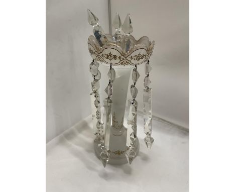 AN OPAQUE GLASS AND GILT LAMP/CANDLE HOLDER WITH CRYSTAL DROPLETS HEIGHT 31CM 