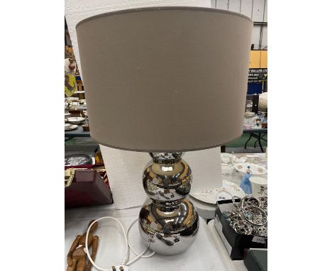 A LARGE CHROME TABLE LAMP WITH GRADUATING BALL SHAPES AND A CAPPUCCINO COLOURED SHADE HEIGHT 60CM TO THE TOP OF THE SHADE 