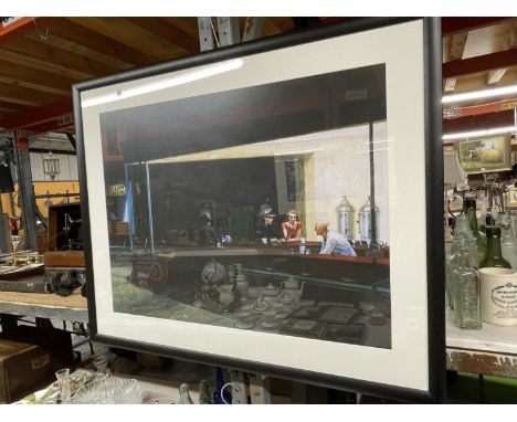 A LARGE FRAMED PRINT OF A VINTAGE U.S. DINER 98CM X 79CM 