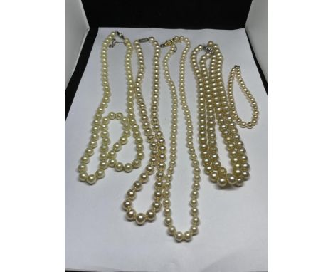 FOUR PEARL NECKLACES TO INCLUDE A DOUBLE STRAND AND A BRACELET WITH A BOX 