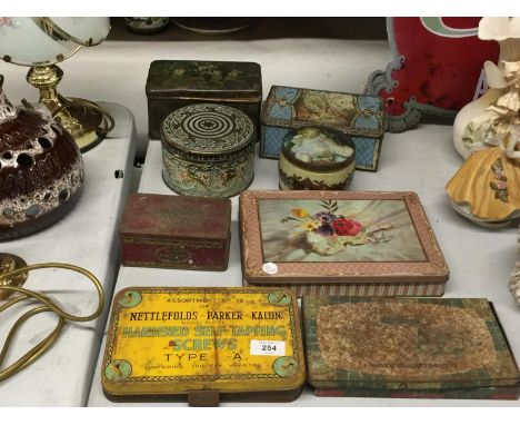 A QUANTITY OF VINTAGE TINS TO INCLUDE THORNES TOFFEE, McFARLANE LANG BISCUITS, ETC 