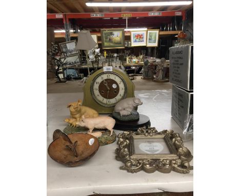 A COLLECTION OF ITEMS TO INCLUDE PIG ORNAMENTS, VINTAGE MANTLE CLOCK, PHOTO FRAME, ETC 