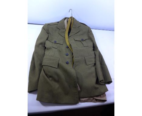 A ROYAL IRISH REGIMENT UNIFORM SIZE 40 COMPRISING JACKET, SHIRT, TIE AND TROUSERS 