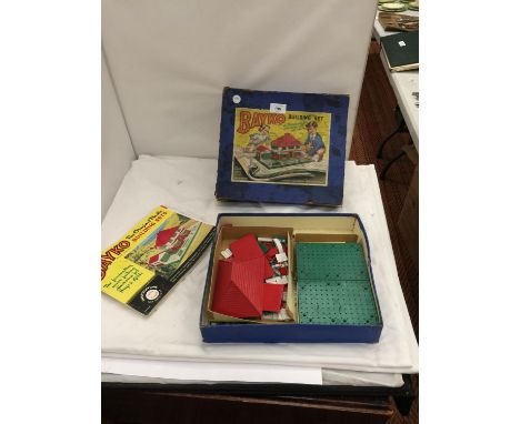 A VINTAGE 'BAYKO' BUILDING SET WITH INSTRUCTIONS 