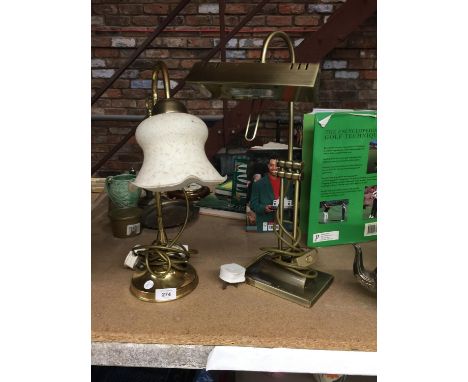 TWO TABLE LAMPS TO INCLUDE A BRASS ONE WITH FLUTED GLASS SHADE AND A BRASS BANKERS STYLE LAMP 