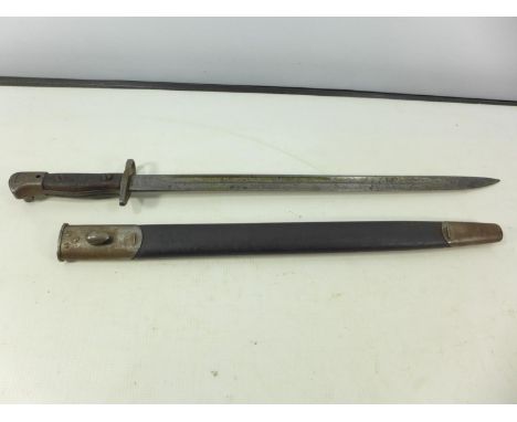 A 1907 PATTERN BRITISH ARMY BAYONET AND SCABBARD, 43CM BLADE MARKED WILKINSON 