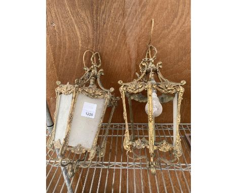 A PAIR OF DECORATIVE ORNATE BRASS AND GLASS LIGHT FITTINGS 