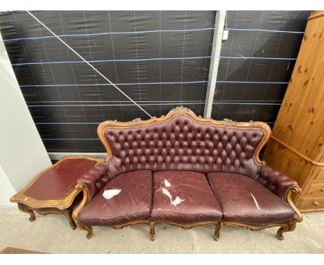 A MODERN ITALIAN STYLE BUTTON-BACK SETTEE WITH SCROLL ARMS, FOLIATE TOP RAIL AND CABRIOLE LEGS, COMPLETE WITH MATCHING COFFEE