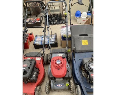 AN IZY HONDA PETROL ENGINE LAWN MOWER LACKING GRASS BOX 