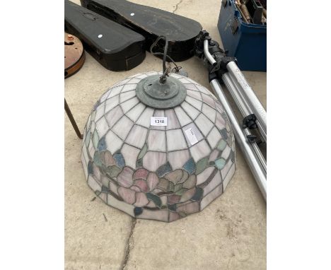 A TIFFANY STYLE CIELING LIGHT FITTING 