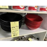 LOT: Bols en Plastique Rouge/Noir