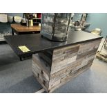 Comptoir de Service en Bois, Dessus Simili Granite, 79'' x 25''