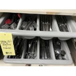 LOT: Ustensils Variés, avec (4) Bacs
