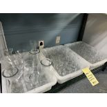 LOT: (69) Verres, avec (3) Bacs de Lavage