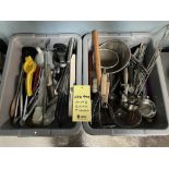 LOT: (2 Bacs) Ustensils Variés
