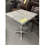 (16) Tables Patio Intérieur/Extérieur, Grises, 24'' x 24''- QUANtITÉ x PRIX MISÉ