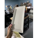 LOT: (24) Assiettes Rectangulaires