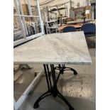 (2) Tables en Marble 60'' x 30'' avec Bases en Fer Forgé, QUANTITÉ X PRIX MISÉ