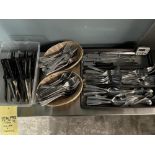 LOT: (40) Couteaux à Steak & Ustensils Variés