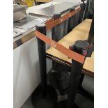 Lot de (7) Poteaux pour Controle-Foule, avec Ruban Retractable