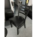 (26) Chaises Bistro Noires, Cuir/Métal QUANTITÉ X PRIX MISÉ