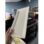 LOT: (25) Assiettes Rectangulaires