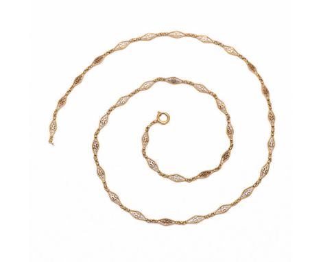 14 kt. Gouden sautoir, ca. 1900. Opgebouwd uit geelgouden ruitvormige schakels met in het midden een opengewerkt roodgouden o