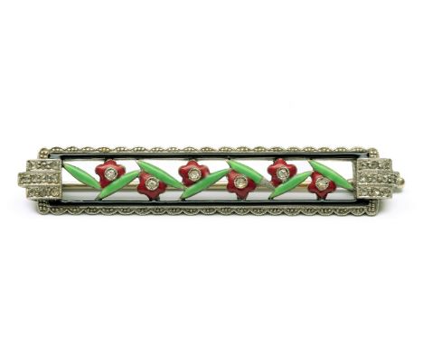 14 kt. Witgouden met platina staafbroche, Art Deco. Het middendeel opengewerkt en gedecoreerd met groene geemailleerde blader