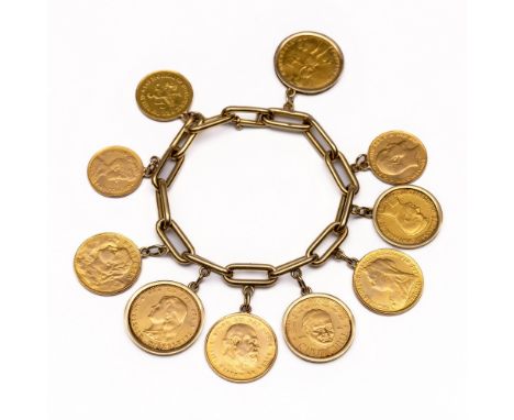 14 kt. Gouden closed for ever schakel armband. Met diverse gouden munten waaronder: gouden tientjes en diverse herdenkingsmun
