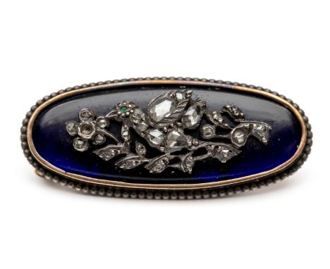 14 kt. Goud met zilveren ovale broche, 19e eeuw. Met daarop een applique in de vorm van een vogel met bloemtak bezet met roos