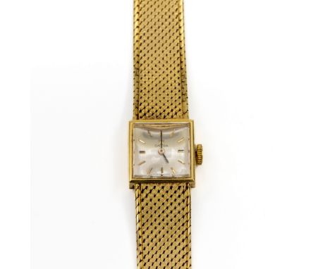 Omega, 14 kt. gouden mechanisch damespolshorloge, jaren '60. Aan een milanese band. In etui. bruto 36,5 gr. Provenance: Uit o