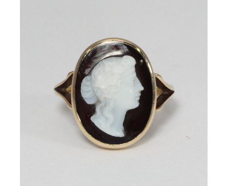 A Victorian 9ct gold ring set with an oval carved Sardonyx cameo of a Grecian ladies head, 4.42g 