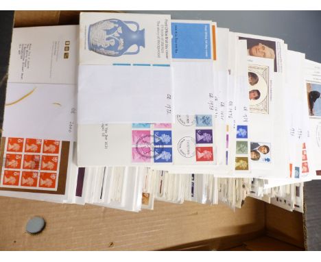 A quantity of loose Great Britain first day covers