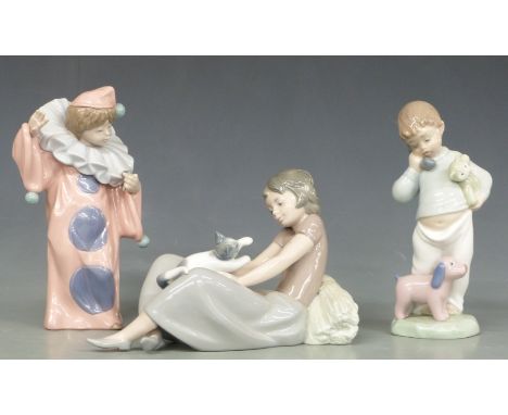 Six Nao child figures including three musicians, tallest 22cm