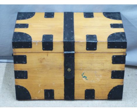 Victorian ash or similar silver travelling trunk with steel fittings, with brass plate for Martin &amp; Co. Goldsmiths to the
