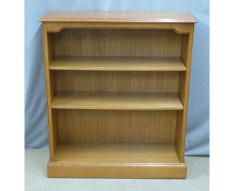 Contemporary Jaycee light oak bookcase, W93 x D33 x H108cm