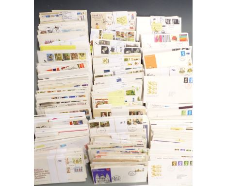 A large quantity of loose Great Britain first day covers