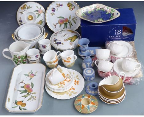 Royal Worcester Evesham ceramics, Royal Doulton Hallmark 18-piece tea set, Wedgwood Lynton tea set, Jasperware etc